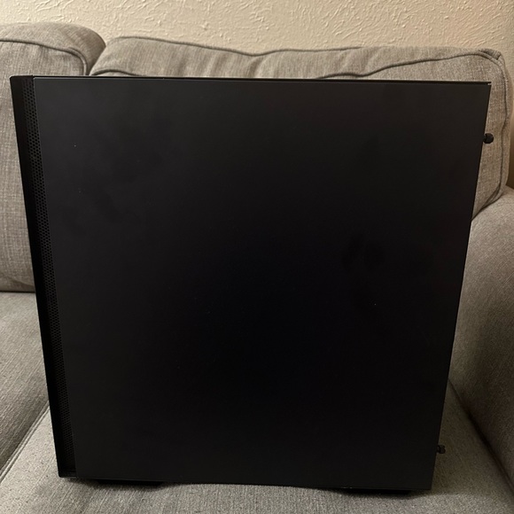 Great startup gaming PC! Can run almost any game at great speeds!! - Picture 8 of 10